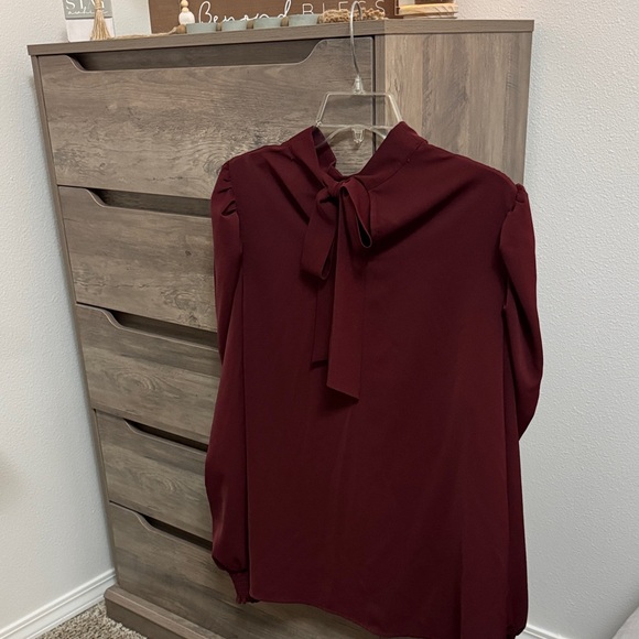 Elegant Burgundy Women's Blouse - Picture 4 of 5